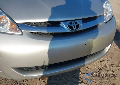 2010 Toyota Sienna Xle/Xle Limited из США, поврежденный, VIN 5TDDK4CC6AS028649